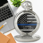 Montres De Poche Numéro d'insigne de police de la Ligne Bleue Mince<br><div class="desc">Célébrez et montrez votre reconnaissance à un policier exceptionnel avec cette Montre de poche de police de la Ligne Bleue Mince - Drapeau américain dans les couleurs du drapeau de la police, design en détresse. Parfait pour les récompenses de service et les cadeaux de fin d'études de la police. Personnalisez...</div>