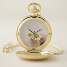 Pastel Daisy Pocket Watch – Vintage-Inspired Flora