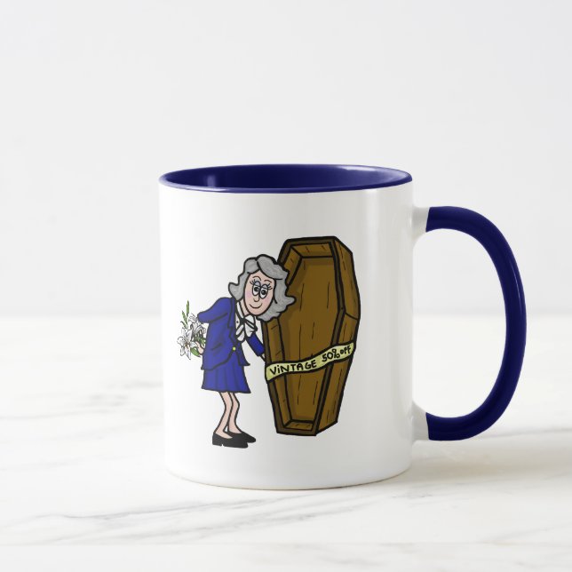 Morticienne plus âgée avec Mug de café (Droite)
