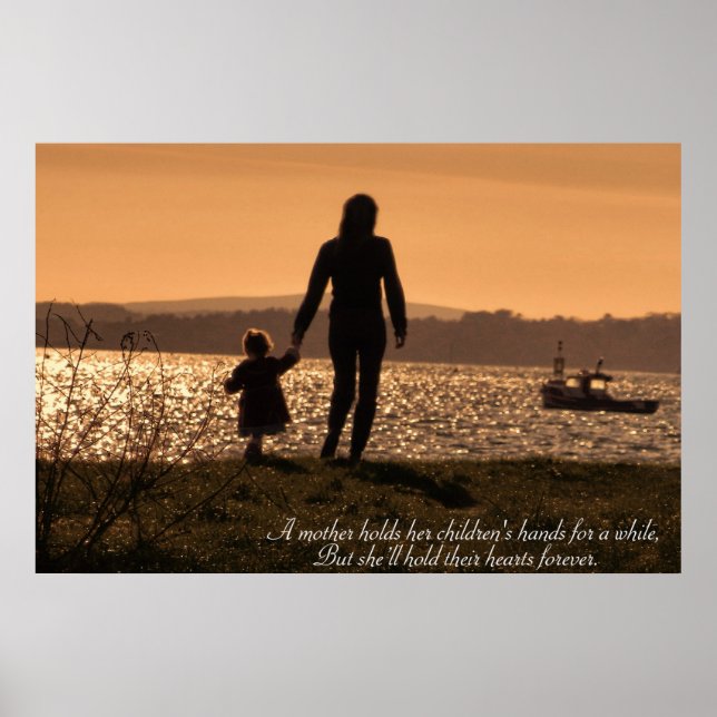 Mother & daughter holding hands at sunset poster (Devant)