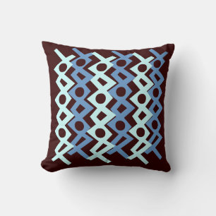 motif bleu turquoise sur coussin brun