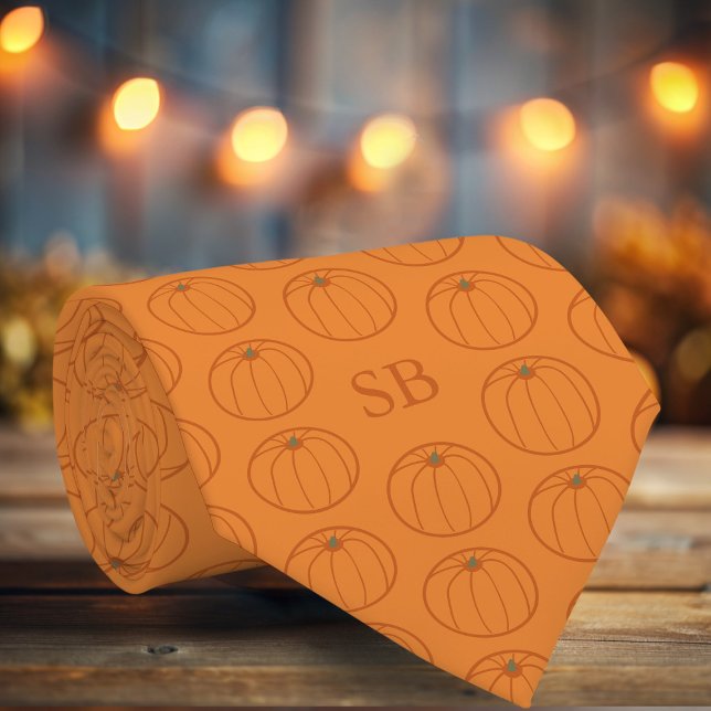 Motif Citrouille de Thanksgiving Monogram Cravate (A fun pumpkin pattern tie with space for your initials.)