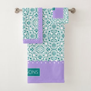 Motif damassé blanc sarcelle bordures violettes fe