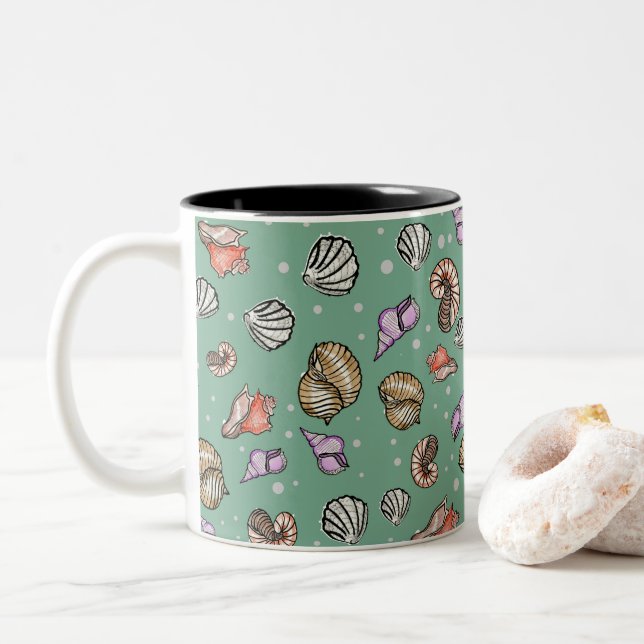 Motif de coquillages sur une Mug (Avec donut)