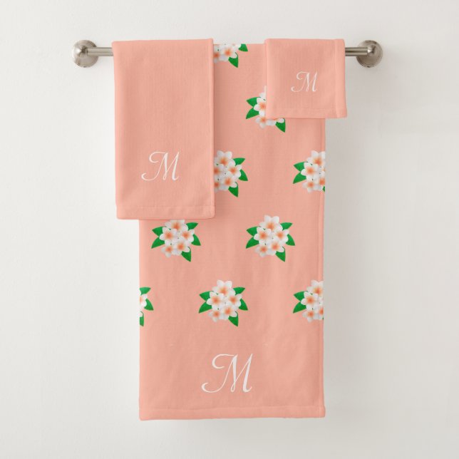Motif de fleurs blanches roses et monogramme sur r (En situation)