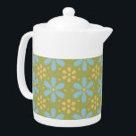 Motif de fleurs bleues et jaunes Abstraites rétros<br><div class="desc">Mignonne comme un bouton est ce qui vient à l'esprit quand vous regardez cette douce rétro fleurs abstraites bleues et jaunes sur un arrière - plan vert répétant motif. Oh si doux et super adorable aussi. Ce motif floral abstrait classique se traduit parfaitement à la fois par des objets de...</div>