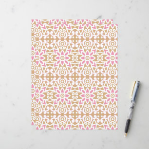 motif de fleurs rose et blanche sur un dos brun