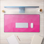 Motif de maille géométrique à dégradé rose vif<br><div class="desc">Tapis de bureau unique et cool pour son bureau,  sa chambre,  son travail,  sa salle de jeu..
Maille géométrique triangulaire avec dégradé ombré rose vif clair à foncé.</div>