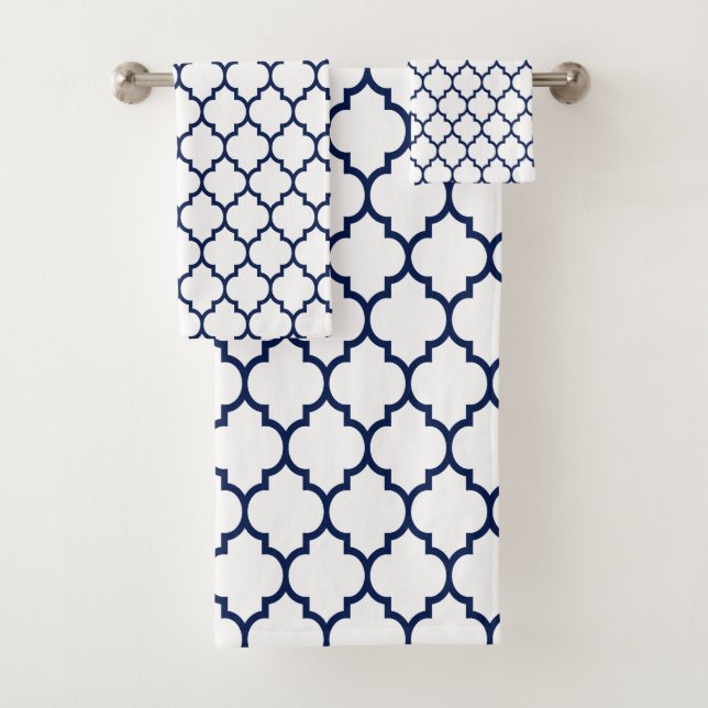 Motif en quatrefoil bleu sur blanc (En situation)