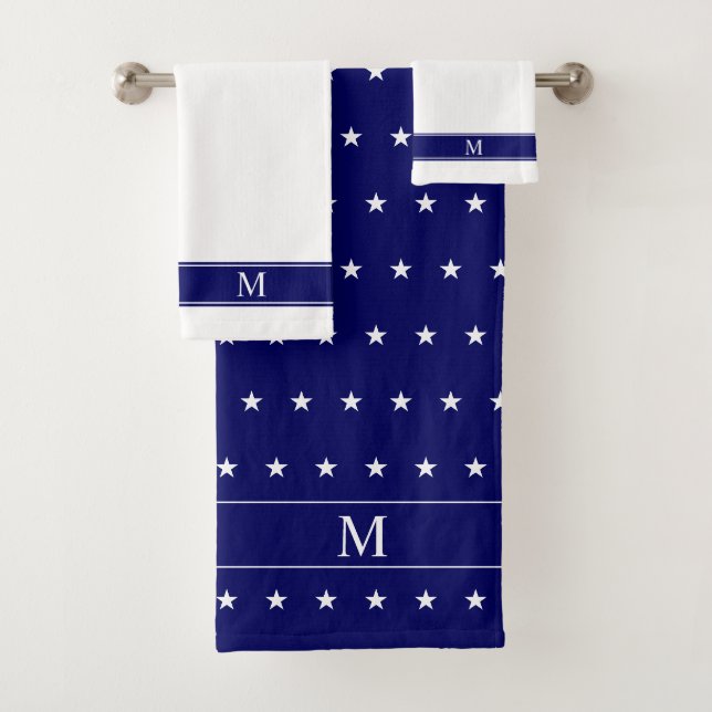 Motif étoile blanche et monogramme sur bleu marine (En situation)