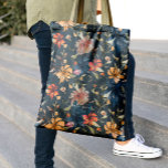 Motif fleur sauvage | Sac fourre-tout Monogramme<br><div class="desc">Ajoutez votre choix de personnalisation. Chaque femme a besoin d'un bon transport à fourre-tout autour de tous ses biens de première nécessité. Qu'il s'agisse d'un cadeau d'anniversaire, d'un cadeau d'anniversaire ou même d'un petit cadeau de beauté pour vous-même, ces sacs sont à la fois pratiques et élégants - un combo...</div>