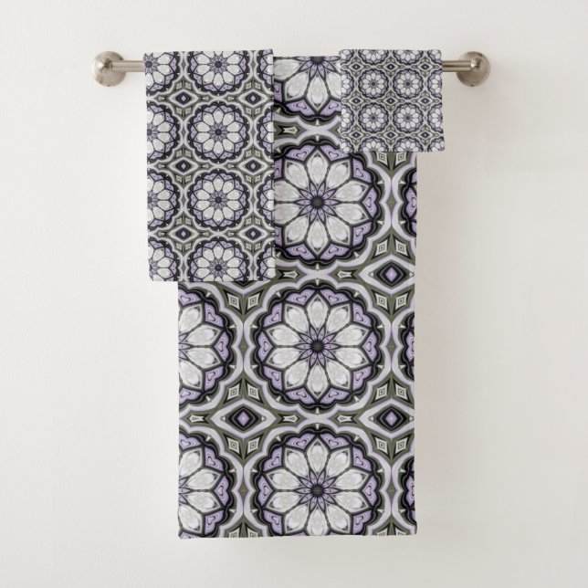 Motif floral gris argenté et lilas (En situation)