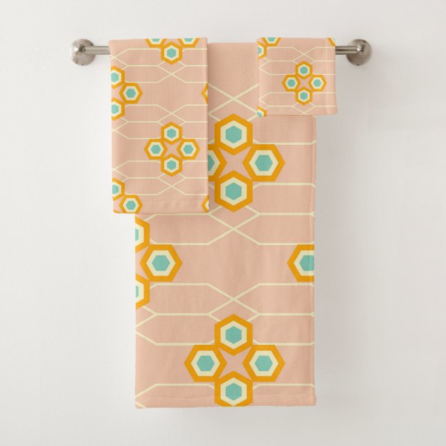 Motif floral hexagonal sur fond pêche (En situation)