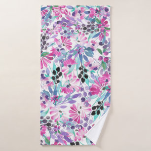 Motif incomparable de fleurs et de baies violettes