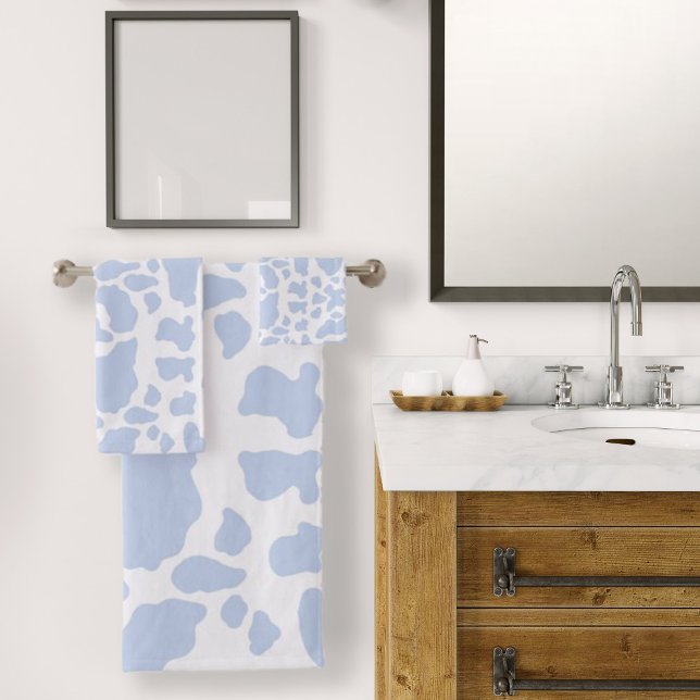 Motif Poster de animal des points de vache bleu (Blue Cow Spots Animal Print Pattern Bath Towel Set by Looly Elzayat
)