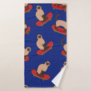 Motif sans couture avec chats siamois sur skateboa