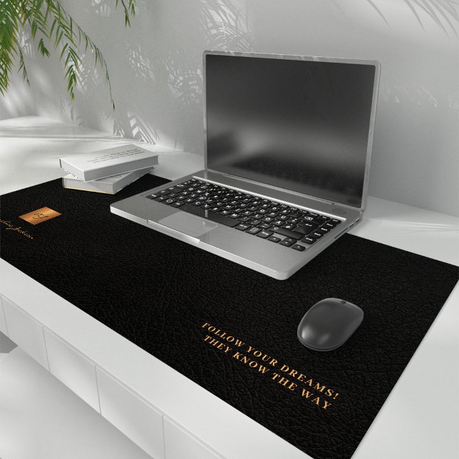 Motivational devis nom personnalisé cuir noir (The desk mat design is PRINTED, NOT REAL LEATHER OR METALLIC FOIL)
