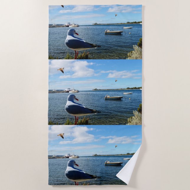 Mouette Et Bateaux Sur L'Océan, Serviette De Plage (Devant)