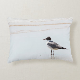 Mouette sur le coussin d'accent de plage