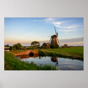 Moulin à vent dans la campagne en Hollande affiche