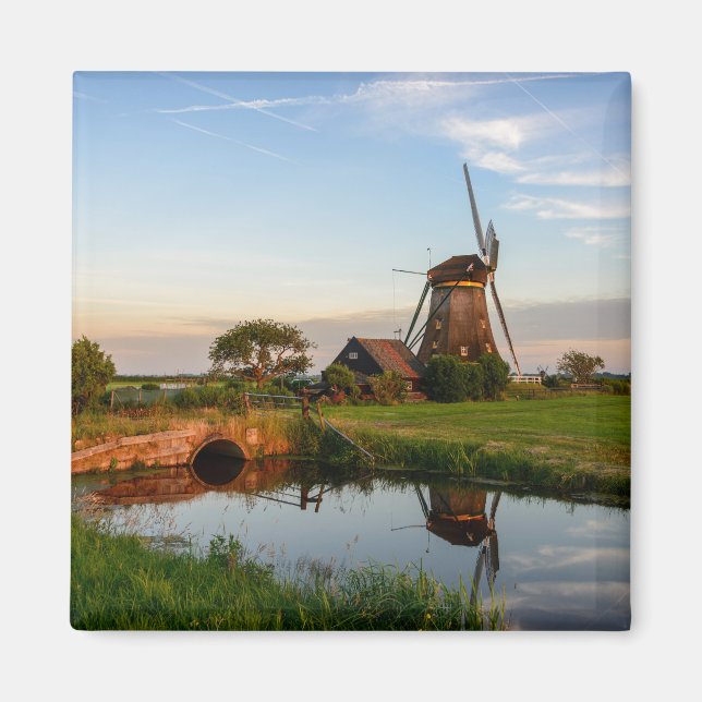 Moulin à vent dans la campagne en Hollande aimant (Devant)