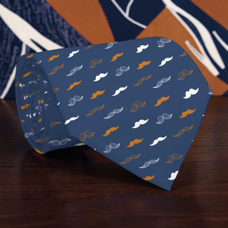 Moustache sur cravate bleu marine