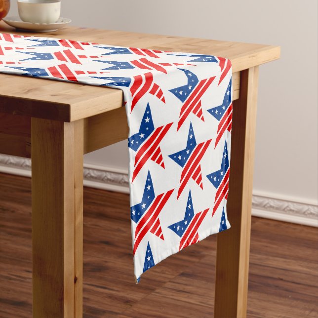 Moyen Chemin de table - Étoiles du 4 juillet pour petite (In Situ)