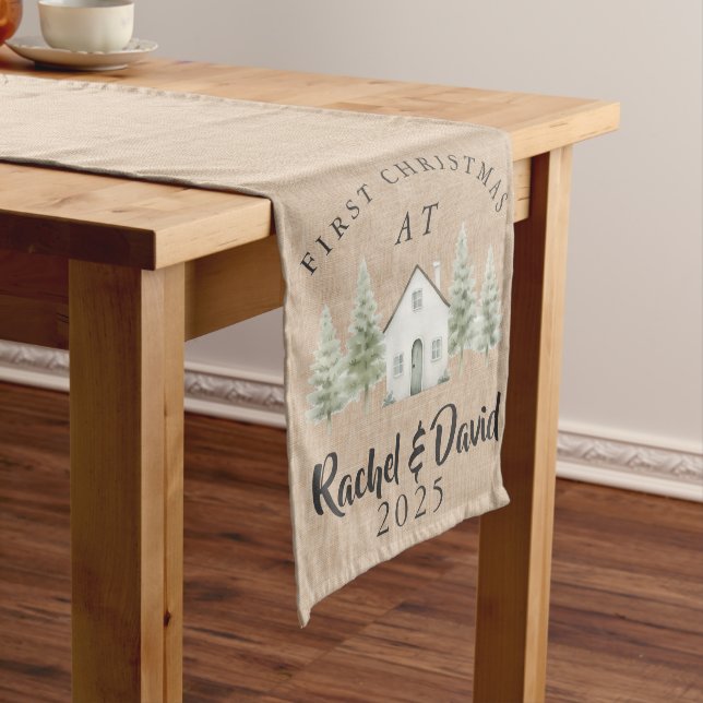 Moyen Chemin de table pour le premier Noël dans une nouv (In Situ)