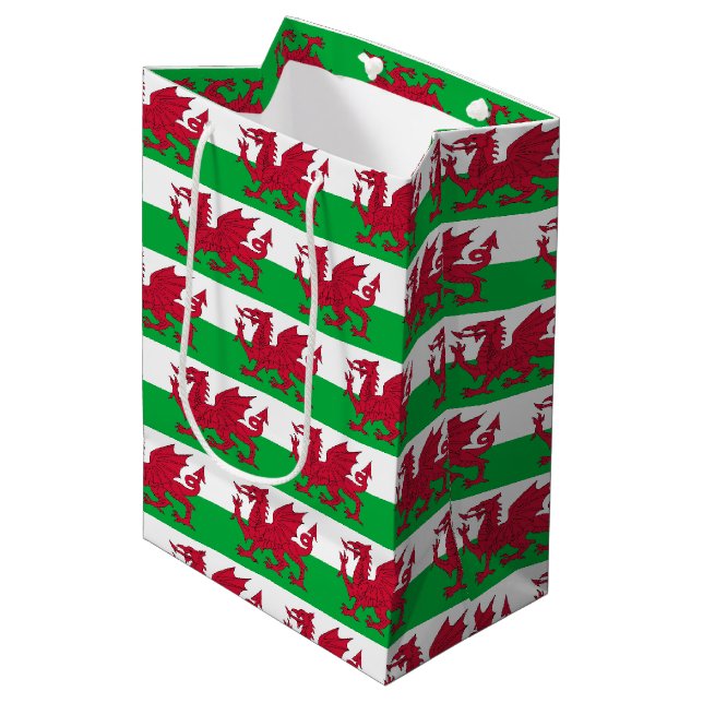Moyen Sac à cadeau avec le drapeau du Pays de Galles (Devant Angle)