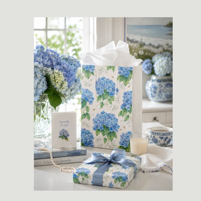 Moyen Sac Cadeau Hydrangea Bleu | Floral Élégant (Elegant blue hydrangea gift bag for weddings, birthdays, hostess gifts and special occasions.)