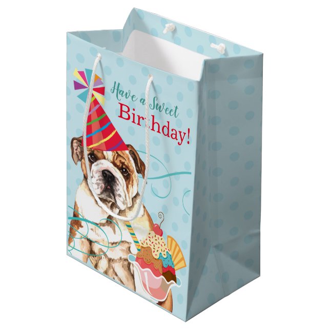 Moyen Sweet Birthday Bulldog Medium Cadeau sac (Devant Angle)