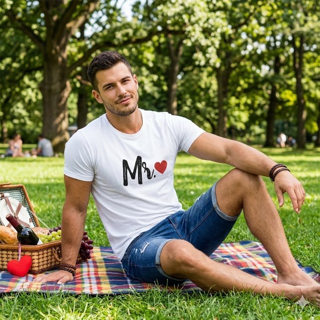 Mr. Modern Black Script Women Red Heart T-Shirt (Créateur téléchargé)