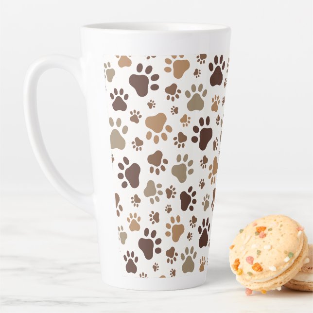 Muddy Paw Print Latte Mug (En situation)