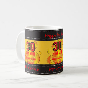 Mug 00 et fumée bouillante de café d'anniversaire