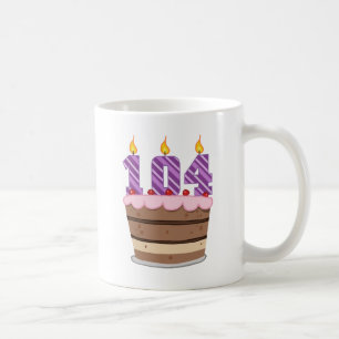Mug 104 ans sur le gâteau d'anniversaire