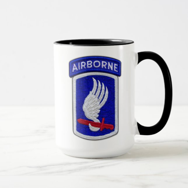 Mug 173rd Vétérinaires de soldats de ciel de brigade (Droite)