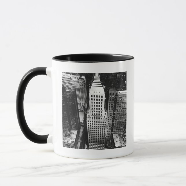 Mug 1960 :  Une vue aérienne d'un gratte-ciel de (Gauche)