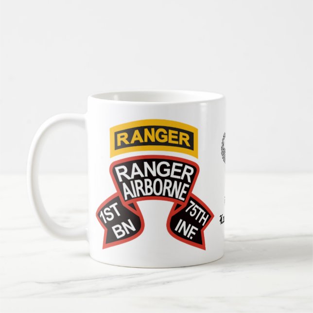 Mug 1er Ranger BN vieux style scroll & tab, combat sau (Gauche)