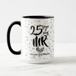 Mug 25e anniversaire de M. Right Fun<br><div class="desc">Le cadeau parfait du 25e anniversaire mariage pour M. Right. Personnalisez avec le nom et l'année mariage. Un cadeau amusant,  unique et personnalisable pour célébrer l'anniversaire des mariages de n'importe qui. Conçu par Thisnotme©</div>