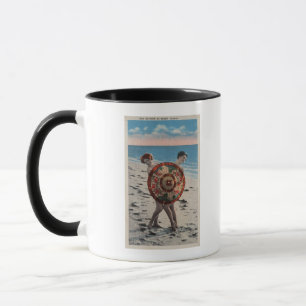 Mug 2 femmes les prenant un bain de soleil et