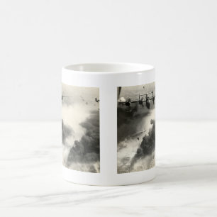 Mug 2ÈME GUERRE MONDIALE B-24s au-dessus des gisement