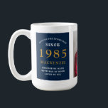 Mug 40th Birthday 1985 Blue Gold Ajouter Nom Photo Gra<br><div class="desc">Une grande tasse photo bleue et or pour ces personnes spéciales. Customisez facilement le texte et la photo en utilisant le modèle fourni. Une partie de la gamme de normes d'établissement.</div>