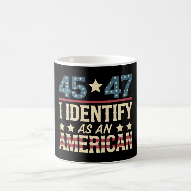 Mug 45 47 Je m'identifie comme un drapeau américain Tr (Centre)