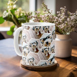 Mug 4 Photo Collage - motif hexagone funky<br><div class="desc">Les photos carrés fonctionnent mieux avec ce modèle. Ajoutez vos photos préférées à ce modèle amusant. Vous pouvez utiliser des photos carrés ou n'importe quelle photo pour cette grille.</div>
