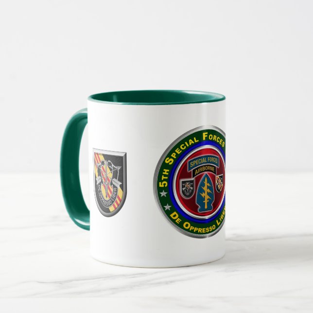 Mug 5e Groupe des forces spéciales aéroporté  (Devant gauche)