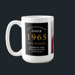 Mug 60th Birthday 1965 Black Gold Ajouter Nom Photo Gr<br><div class="desc">Une énorme tasse photo en noir et or pour ces gens spéciaux. Customisez facilement le texte et la photo en utilisant le modèle fourni. Une partie de la gamme de normes d'établissement.</div>