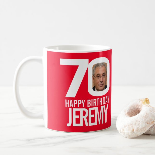 Mug 70e anniversaire rouge blanc nom photo personnalis (Avec donut)