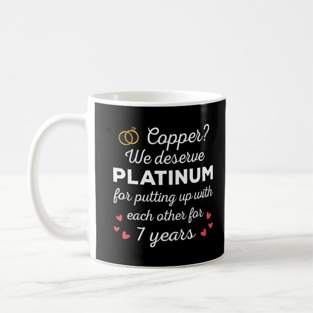 Mug 7e anniversaire Mariage I - Couple amusant en cuiv (Gauche)