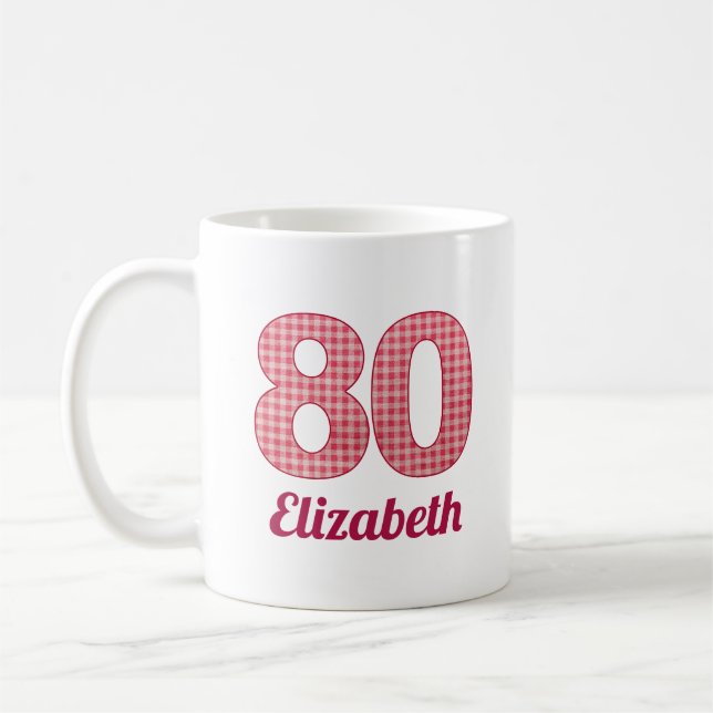 Mug 80 ans cadeau rose à damiers 80e anniversaire pers (Gauche)