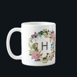 Mug à café monogramme floral<br><div class="desc">Couronne florale avec monogramme.</div>
